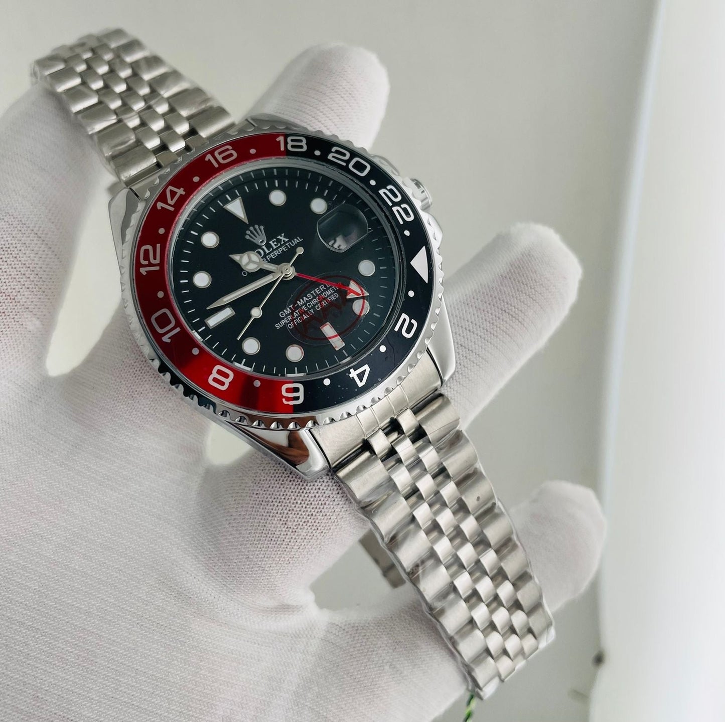 GMT Master Quartz β Dual Timezone Precision for the Modern Explorer