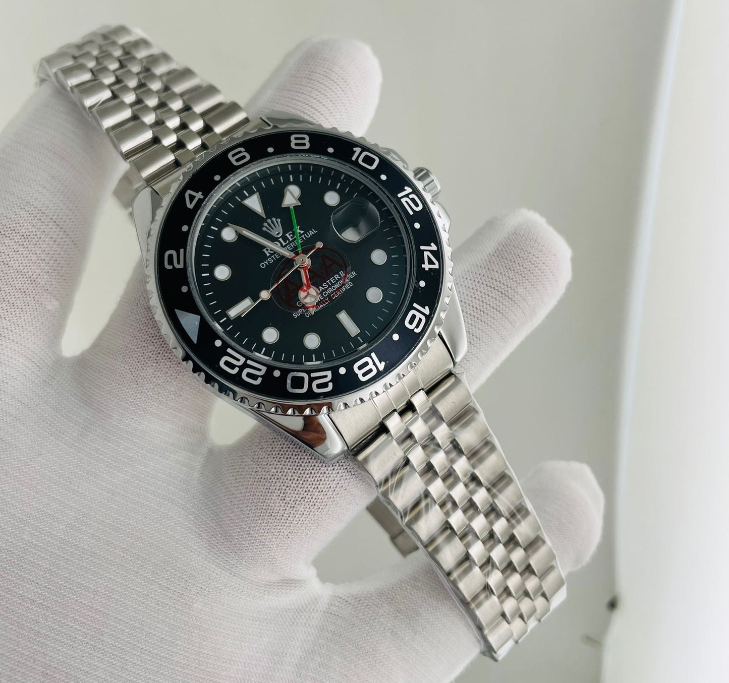 GMT Master Quartz β Dual Timezone Precision for the Modern Explorer